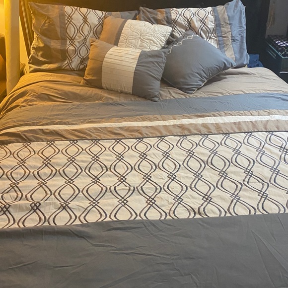 Macy's Bedding Queen Size Comforter Set In Bluetaupewhite Poshmark